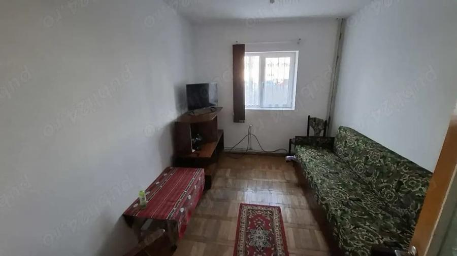 Apartament cu 4 camere decomandat în Gară