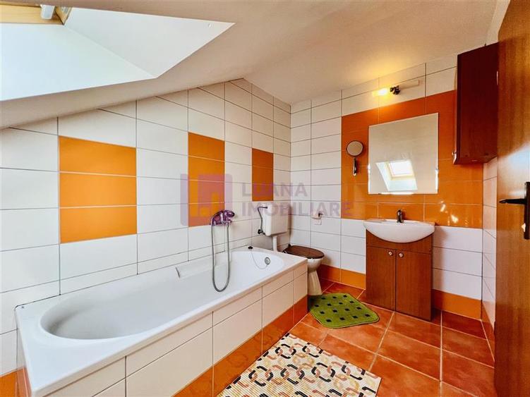 Apartament cu 3 camere decomandat în Aeroport