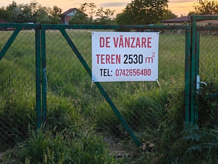 Teren de 2530 mp, în Uliuc