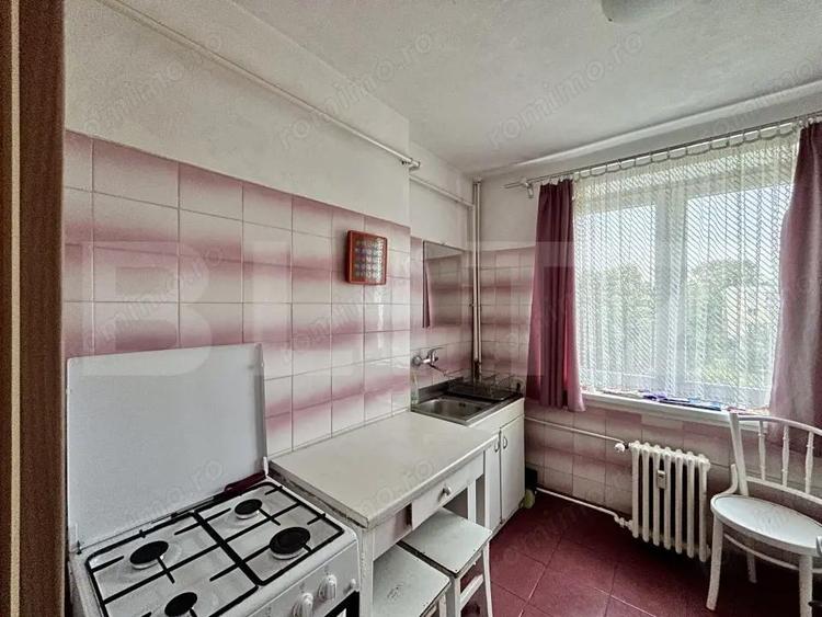 Apartament cu 3 camere semidecomandat în Cina