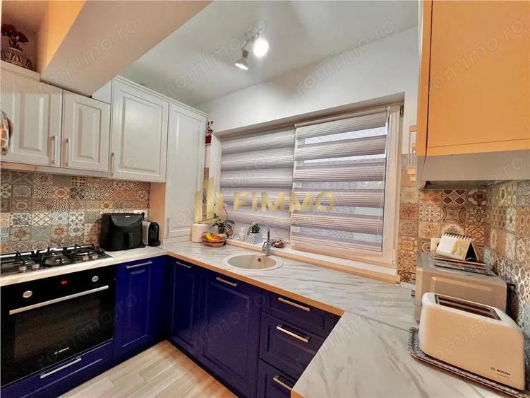 Apartament cu 3 camere semidecomandat în Periferie