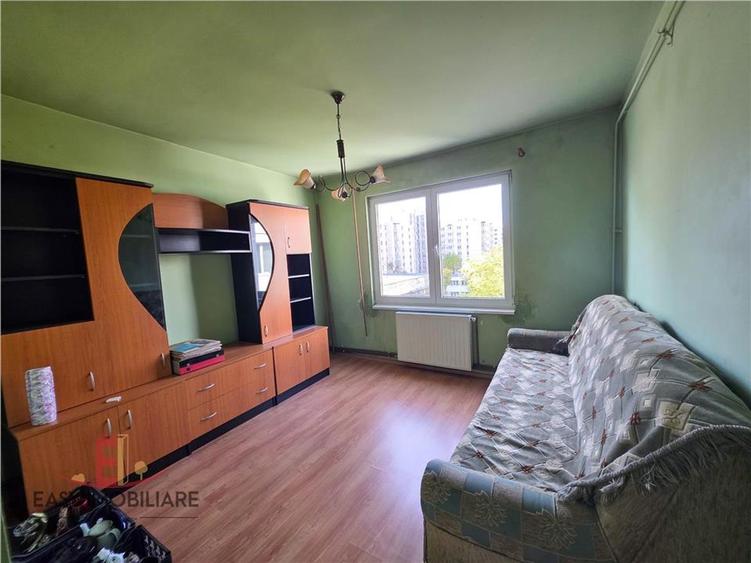 Apartament cu 3 camere decomandat în Tudor