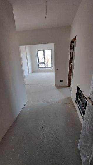 Apartament cu 3 camere decomandat în Jiului