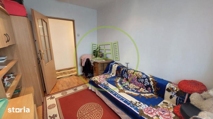 Apartament cu 3 camere semidecomandat, mobilat în Craiovița Nouă