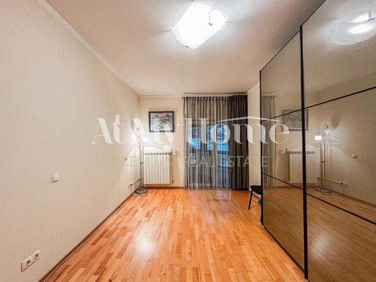 Casă cu 6 camere cu Piscina în Iancu Nicolae