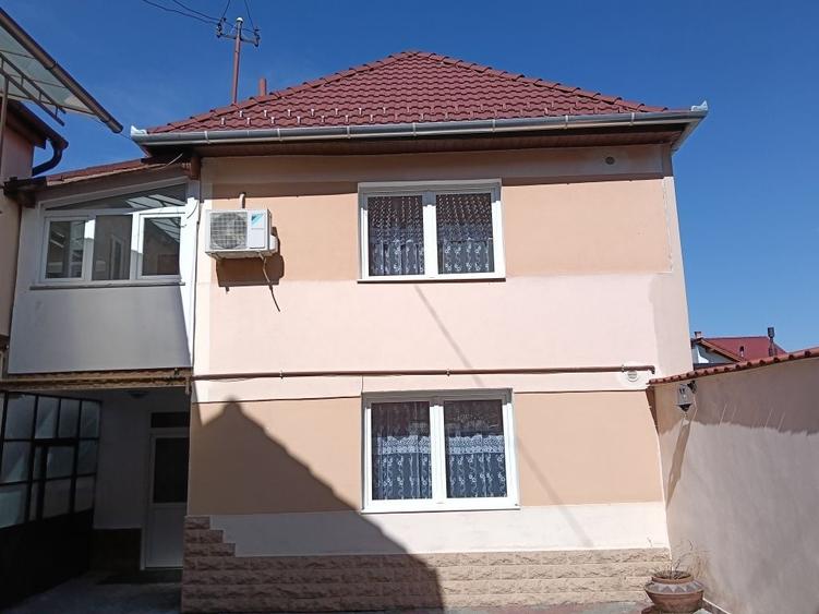 Casă cu 4 camere în Exterior Vest