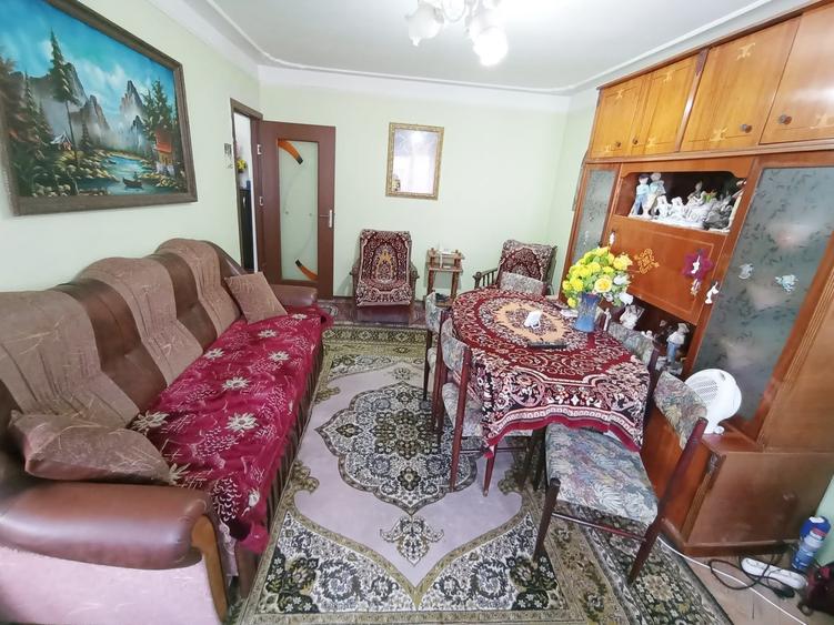 Apartament cu 3 camere decomandat, mobilat în Frumoasa
