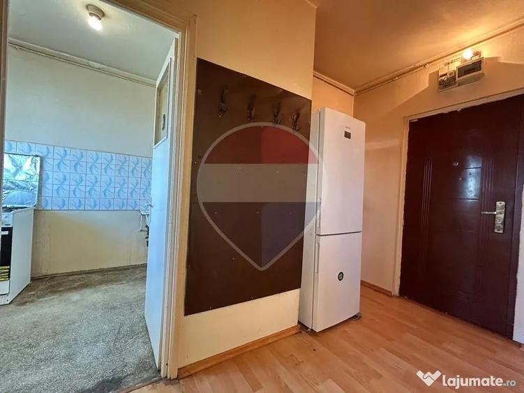Apartament cu 2 camere semidecomandat în 1 Mai