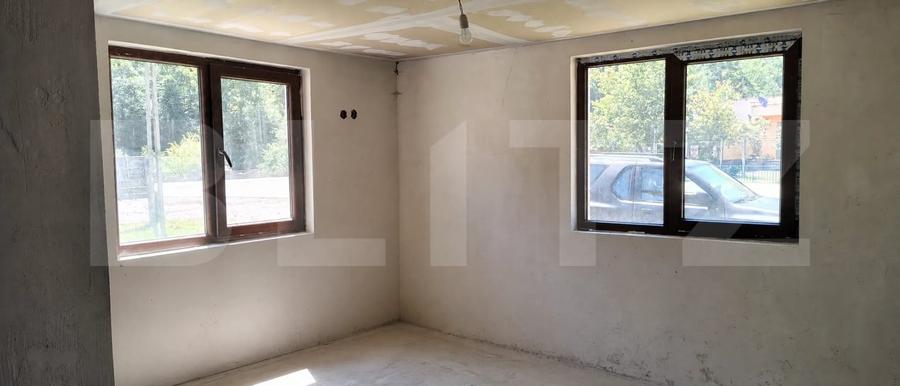 Casă individuală cu 7 camere cu Canalizare în Mărișel
