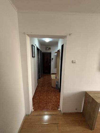 Apartament cu 3 camere decomandat în Apărătorii Patriei