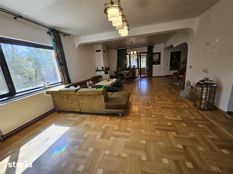 Casă cu 7 camere cu Teren 907 Mp în Hemeiuș