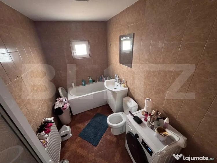 Apartament cu 2 camere semidecomandat, mobilat în Micro 11