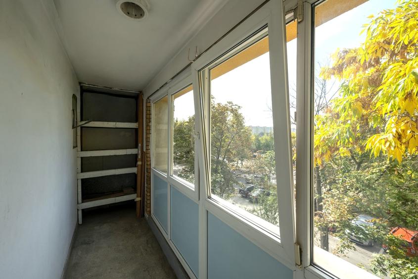 Apartament cu 3 camere semidecomandat în Titan