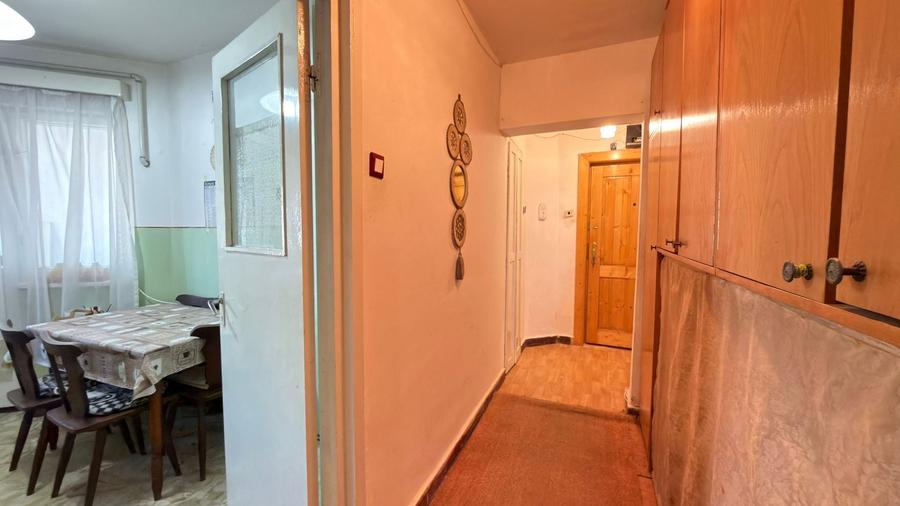 Apartament cu 3 camere semidecomandat, mobilat în Ultracentral