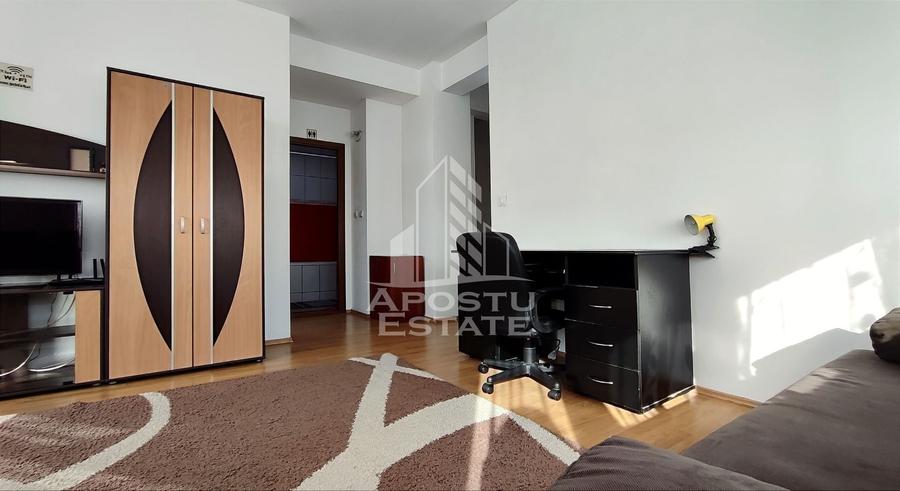 Apartament cu 2 camere semidecomandat, mobilat în UTA