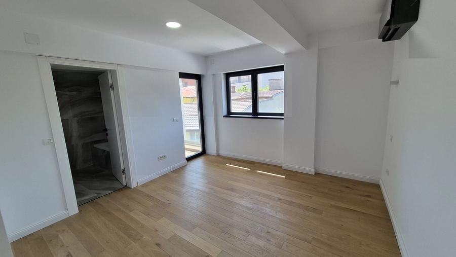 Apartament cu 3 camere decomandat în Dorobanți
