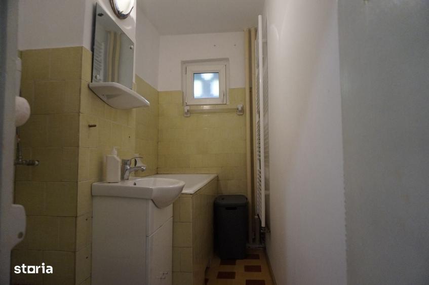 Apartament cu 3 camere semidecomandat în Exterior Vest