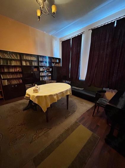 Casă cu 4 camere cu Teren 240 Mp în Central