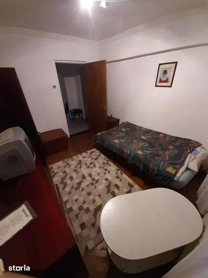 Apartament cu 3 camere în Cetate