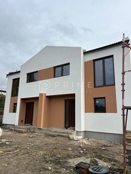 Duplex cu 4 camere cu Canalizare în Livezeni