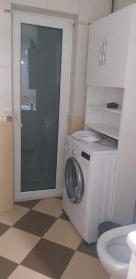 Apartament cu 3 camere decomandat, mobilat în Micro 4