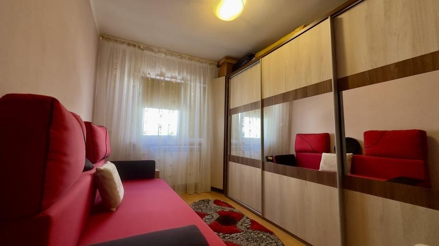 Apartament cu 4 camere decomandat, mobilat în CET
