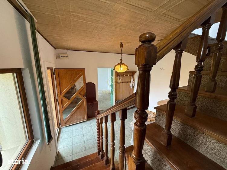 Casă cu 4 camere cu Teren 1300 Mp în Păulești