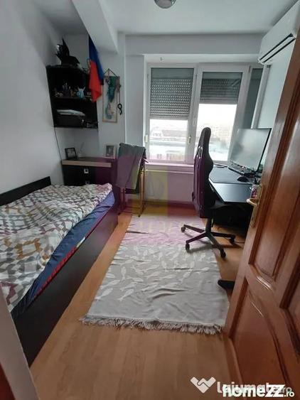 Apartament cu 4 camere decomandat în Dristor