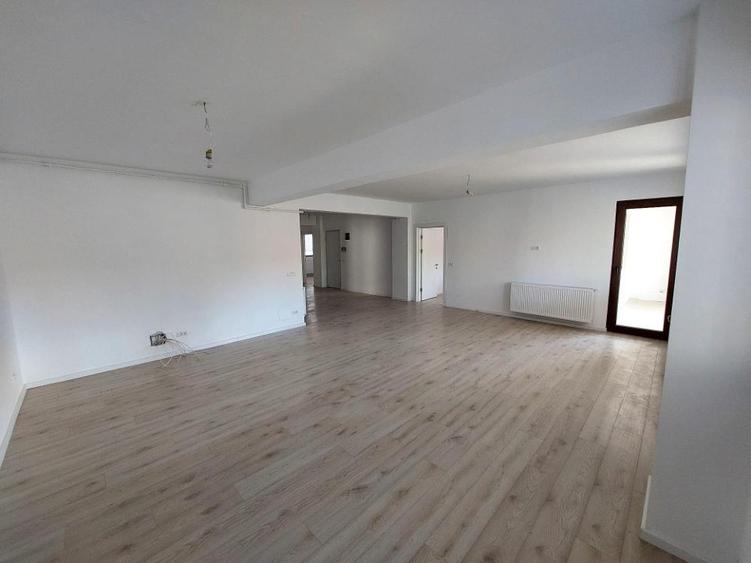 Apartament cu 3 camere decomandat în Floreasca