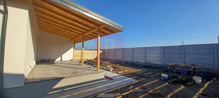 Casă cu 4 camere cu Teren 478 Mp în Săbăreni