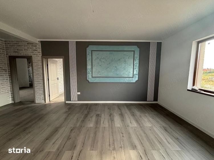 Casă cu 3 camere cu Teren 468 Mp în Sânmihaiu Român