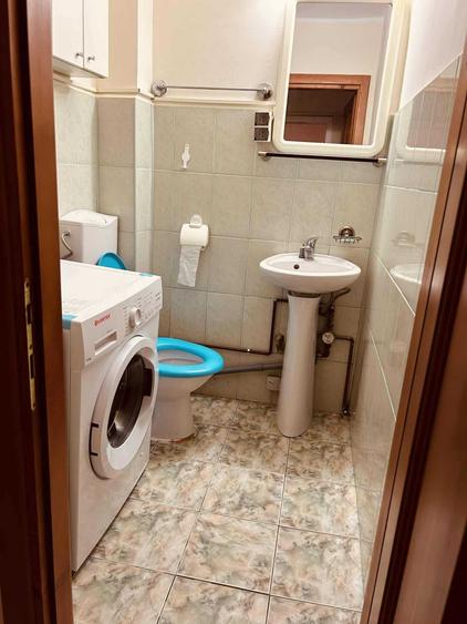 Apartament cu 3 camere semidecomandat în Complex Studențesc