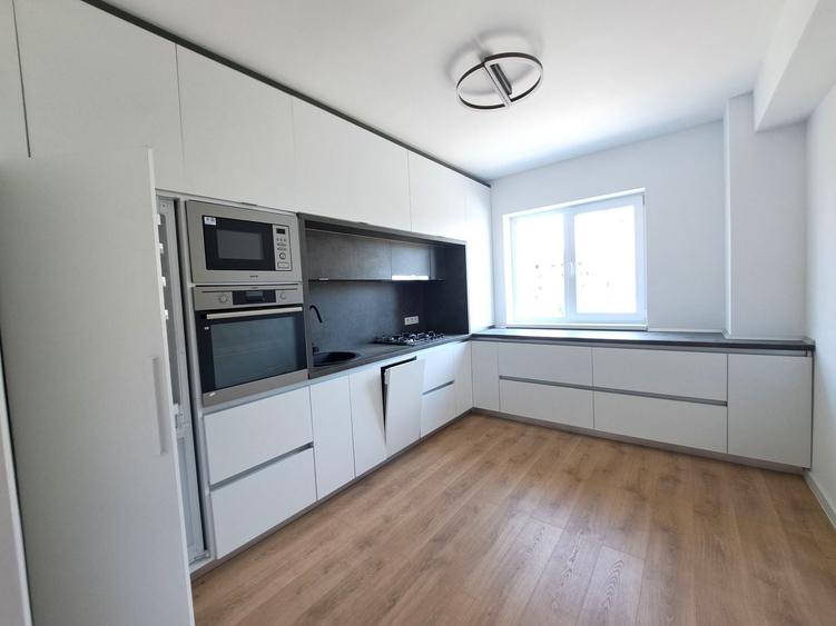 Apartament cu 3 camere decomandat în Vest