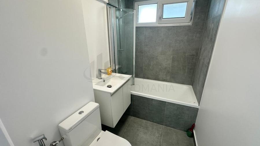 Apartament cu 3 camere semidecomandat în Bucureștii Noi