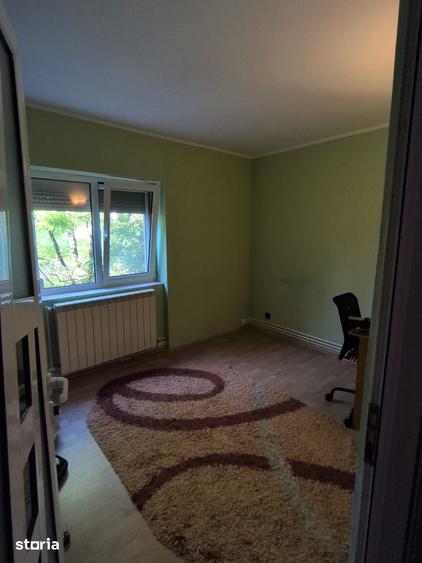 Apartament cu 4 camere decomandat în Central