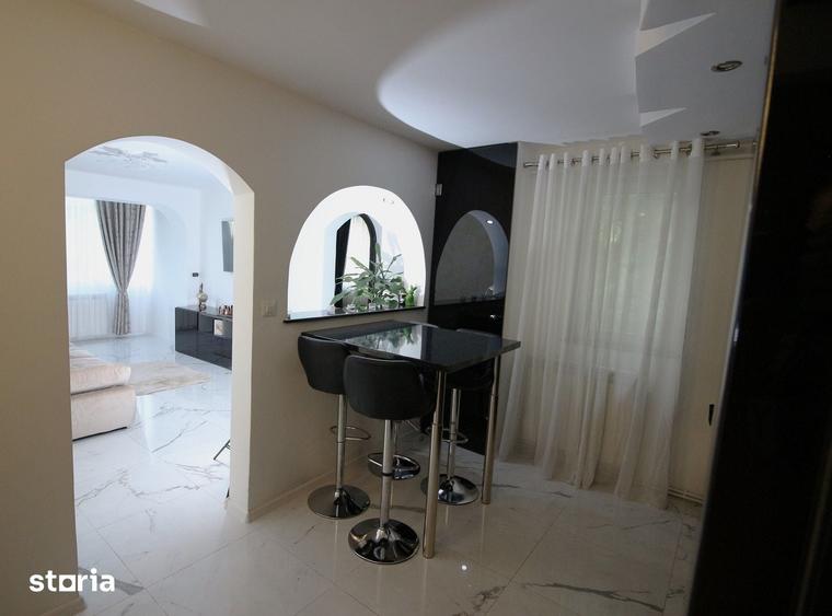 Apartament cu 3 camere semidecomandat în Cornișa