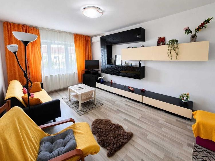 Apartament cu 3 camere decomandat în Lipovei