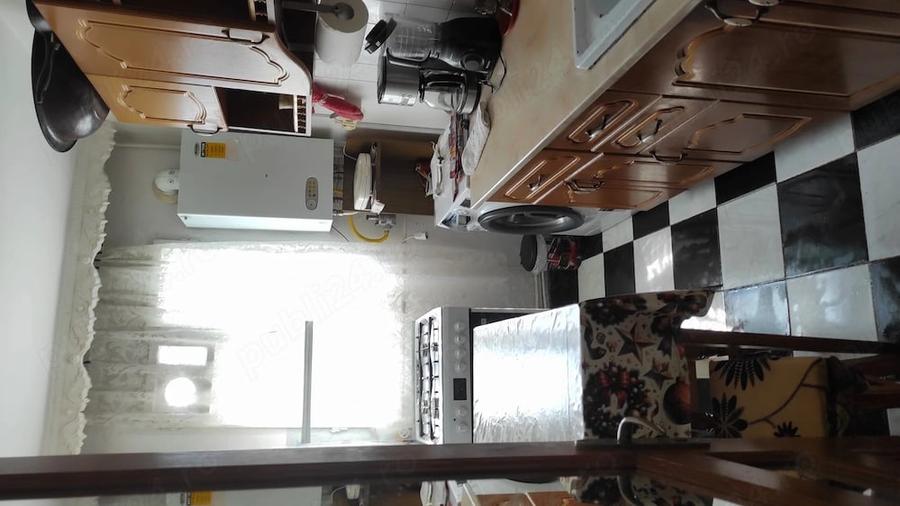 Apartament cu 3 camere semidecomandat în Dărmănești