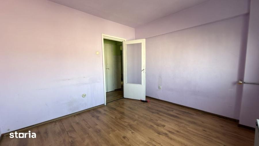 Apartament cu 4 camere semidecomandat în Central