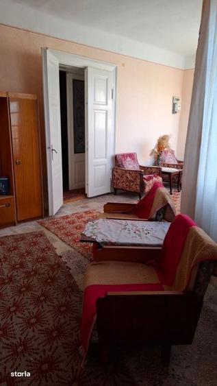 Casă cu 3 camere cu Teren 3600 Mp în Central