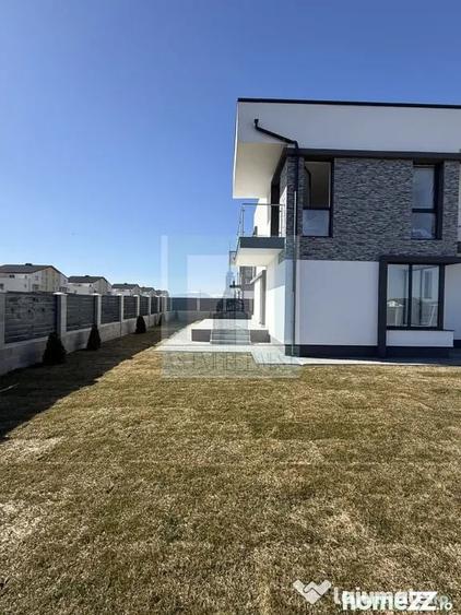 Casă cu 4 camere cu Teren 514 Mp în Sânpetru