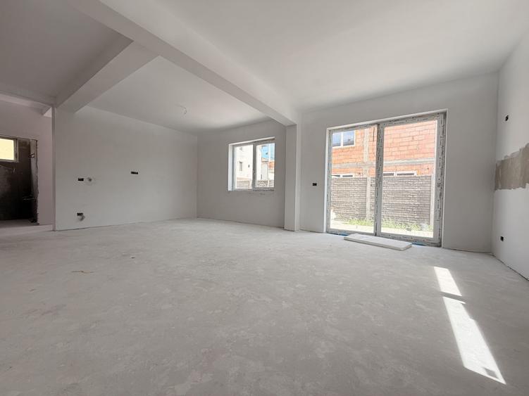 Duplex cu 4 camere cu Canalizare în Giroc