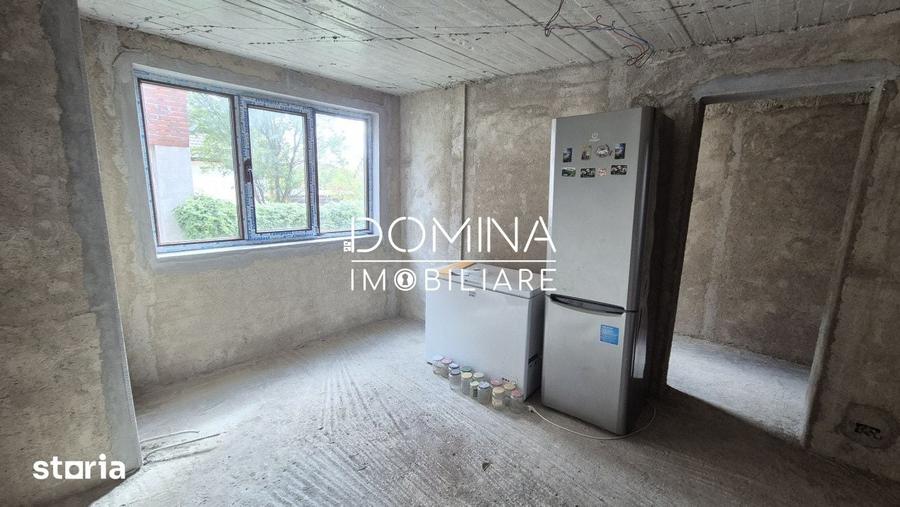 Casă cu 5 camere cu Teren 4334 Mp în Runcu