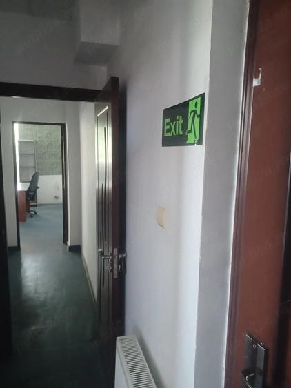 Apartament cu 5 camere decomandat în Titan