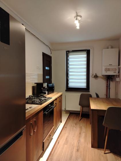 Apartament cu 4 camere decomandat, mobilat în Central