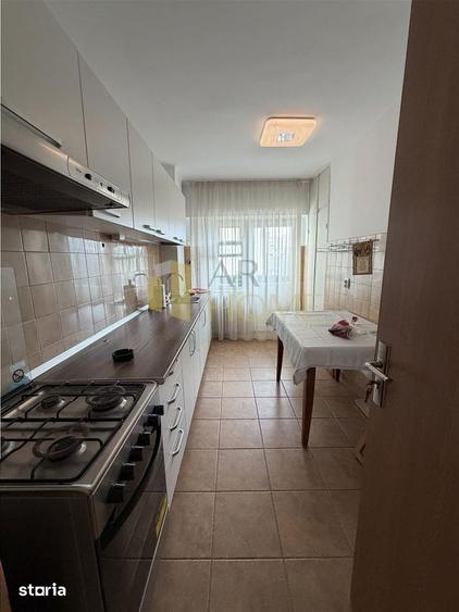 Apartament cu 3 camere, mobilat în Republicii