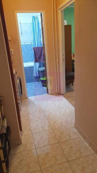 Apartament cu 3 camere decomandat în Costin Georgian