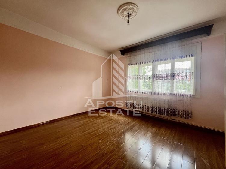 Casă individuală cu 12 camere cu Canalizare în Șagului