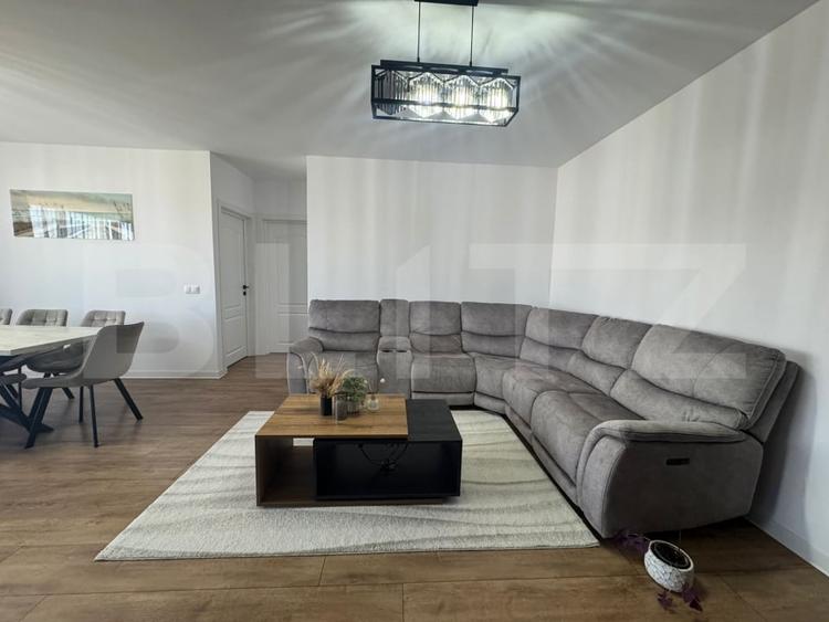 Apartament cu 3 camere decomandat, mobilat în Florești