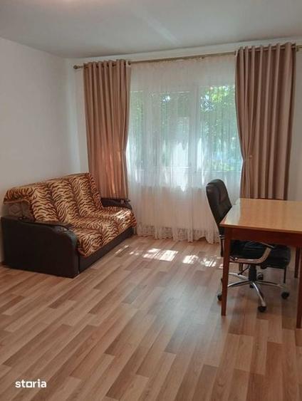 Apartament cu 2 camere semidecomandat în Podu Roș